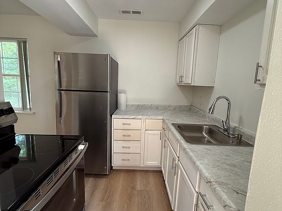 3rd image of 7705 Woodcliffe Dr #C