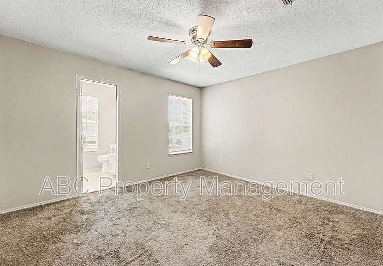 3033 W Mica St — Photo 10
