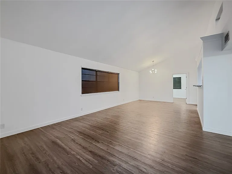 302 Easy St #B — Photo 6