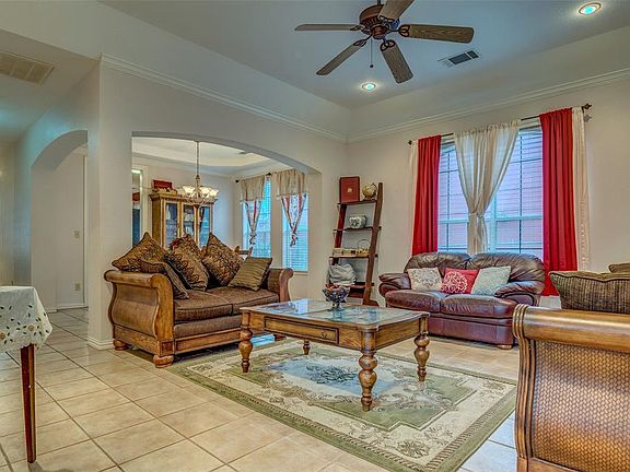 3rd image of 1018 Gregory Dr