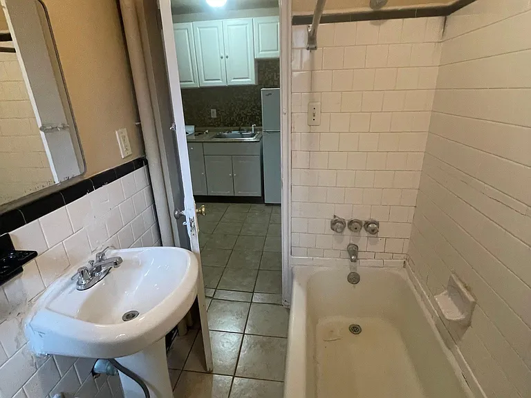 305 Parrott Ave #1C — Photo 4