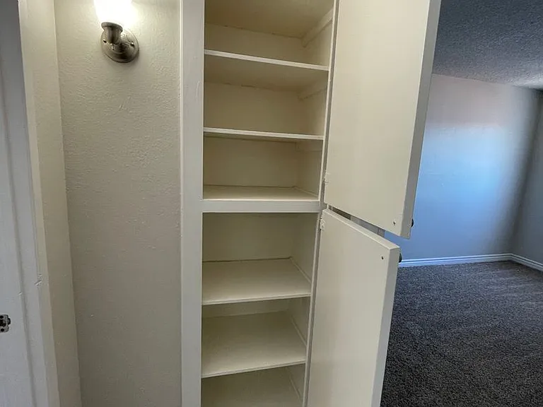 Cordova Apartments — Photo 32