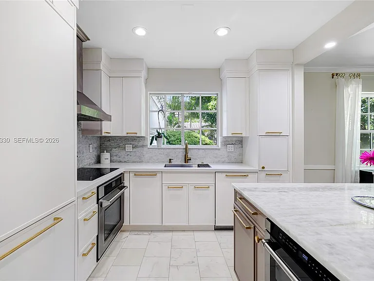 349 NE 96th St — Photo 2