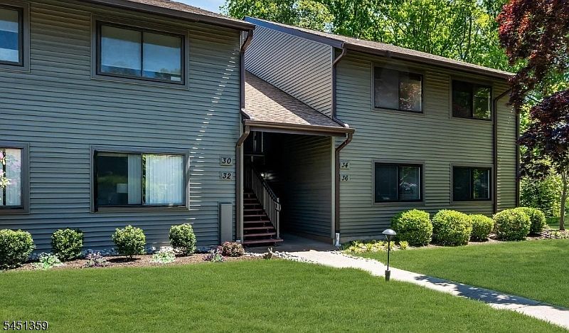 1st image of 32 Dickinson Ct