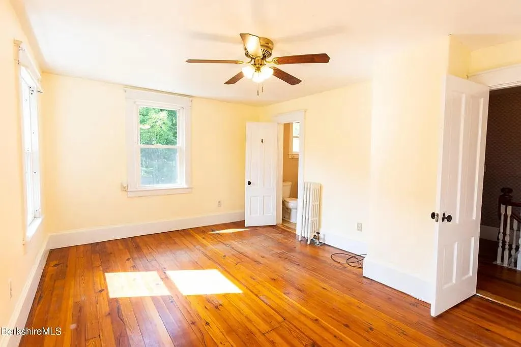 460 Pomeroy Ave — Photo 3