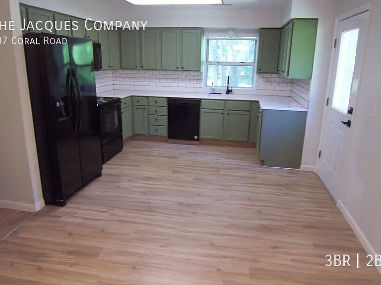 407 Coral Rd — Photo 5