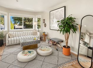 2116 California Ave SW APT 201, Seattle, WA 98116