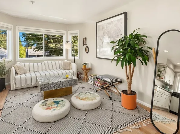 2116 California Ave SW APT 201, Seattle, WA 98116