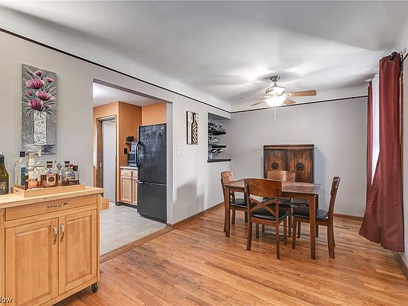 5th image of 2861 Burden Dr