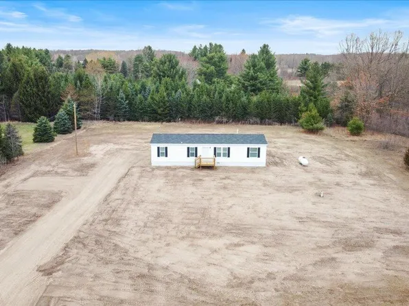 20389 Freedom Dr, Pierson, MI 49339
