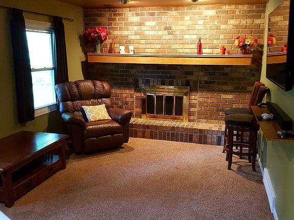 2nd image of 3015 Winesap Dr NE