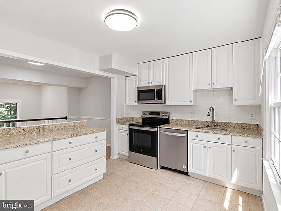 3rd image of 8398 Uxbridge Ct