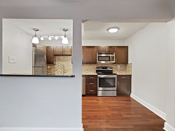 4th image of 3900-3902 Booth St #11