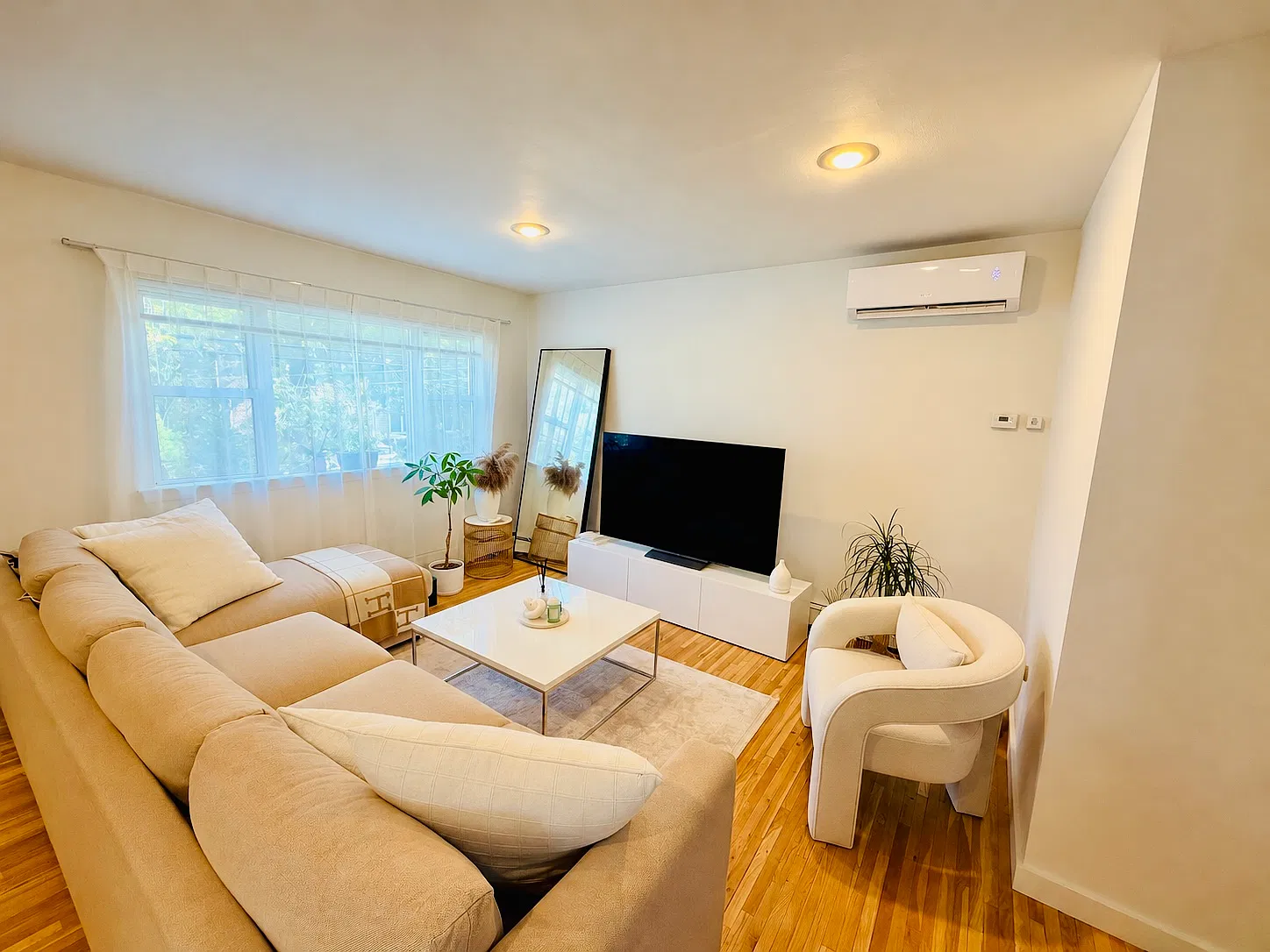 3 bed, 1100 sqft, $3,700 — Photo 4
