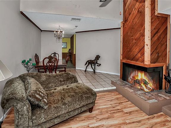 3rd image of 1031 Alameda Dr