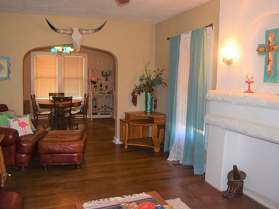 4th image of 1323 Evans Ave