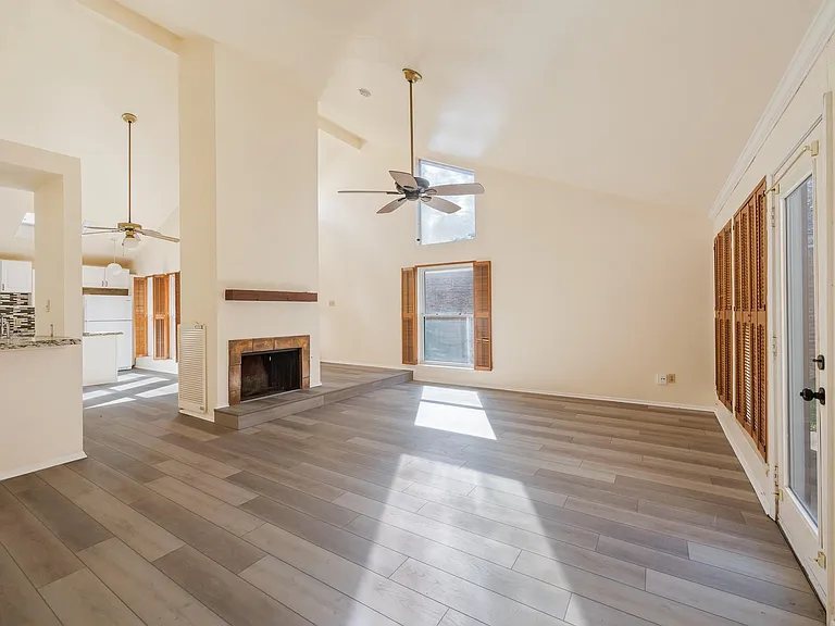 4330 Willow Beach Dr — Photo 9