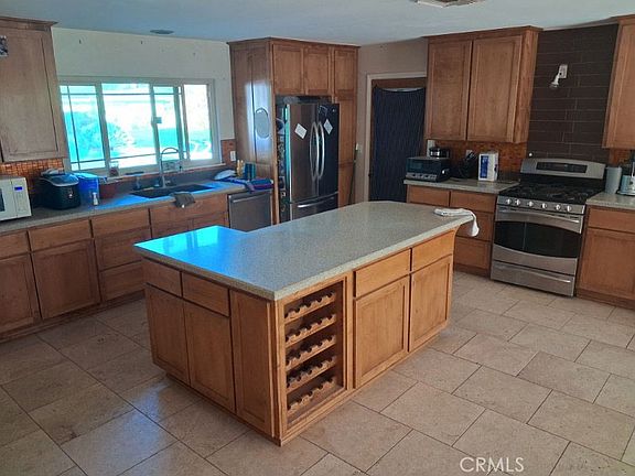 3rd image of 611 Iris St
