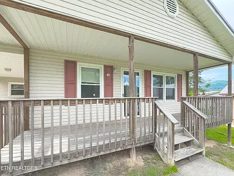 3 bed, 1134 sqft, $1,800 — Photo 2