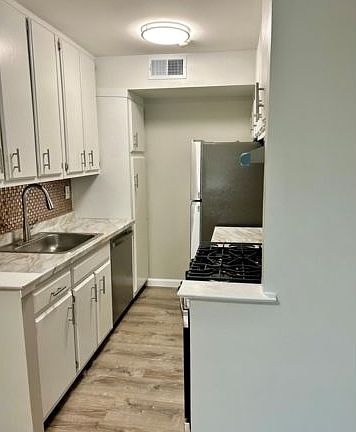 5th image of 105 Artist Lake Dr