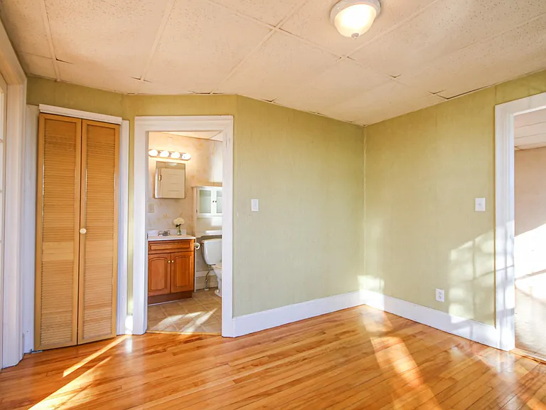29 Saint Lawrence St #2 — Photo 22