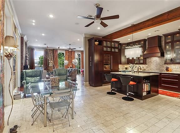 4th image of 828 Saint Charles Ave APT 6