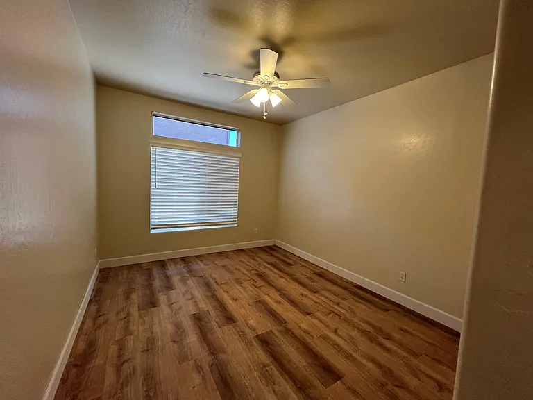 1733 W Commerce Ave — Photo 30
