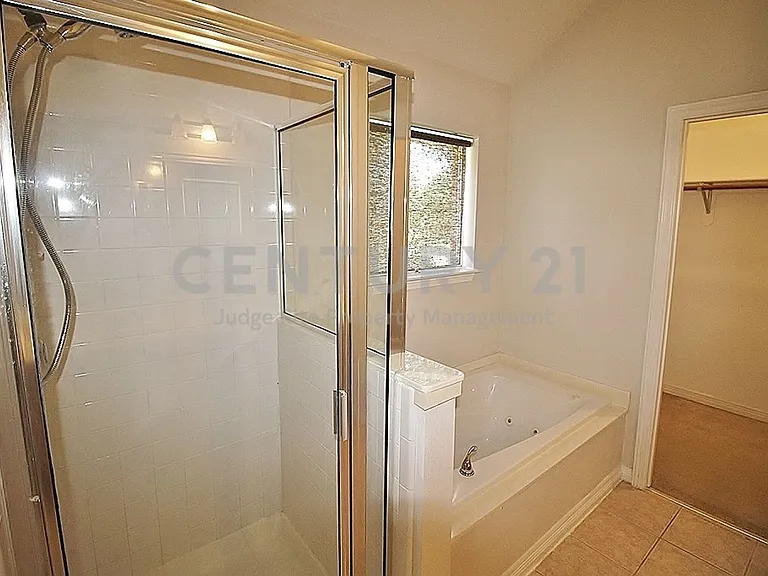 809 Foxwood Ln — Photo 18
