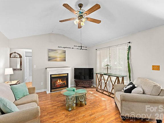4th image of 4618 Hendrix Ct