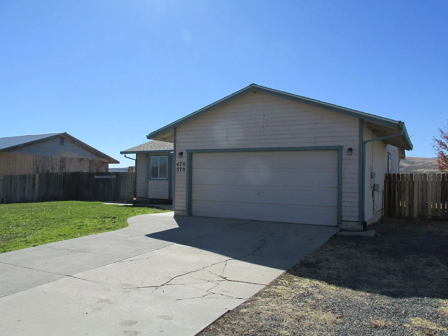 Three Bedroom Home In Leavitt Lake For Rent — Photo 1