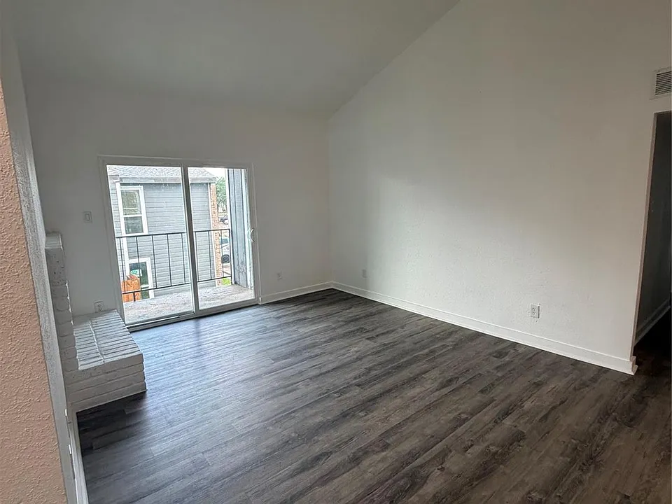 8034 Antoine Dr #231