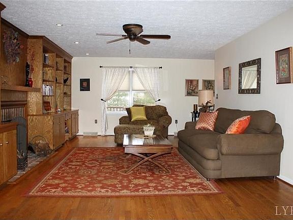 5th image of 742 Lake Vista Dr