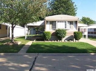 4 Parade St, Olmsted Falls, OH 44138