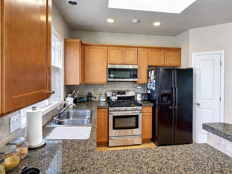 18860 NE 63rd Way #102 — Photo 10