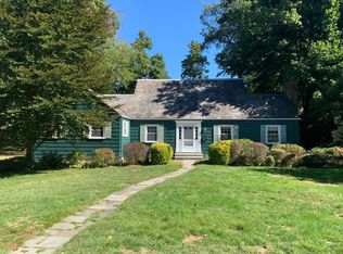 88 Woodbine Rd, Roslyn Heights, NY 11577