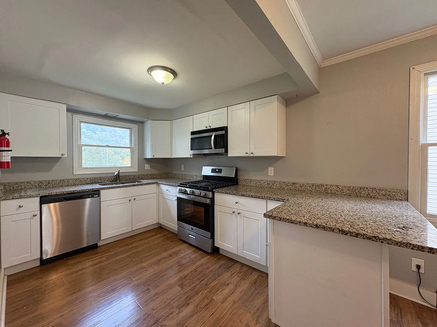Cozy 2 Bedroom Single Family Home with central AC in Avalon! — Photo 3