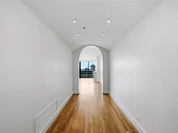 3rd image of 2660 Peachtree Rd NW APT 9G