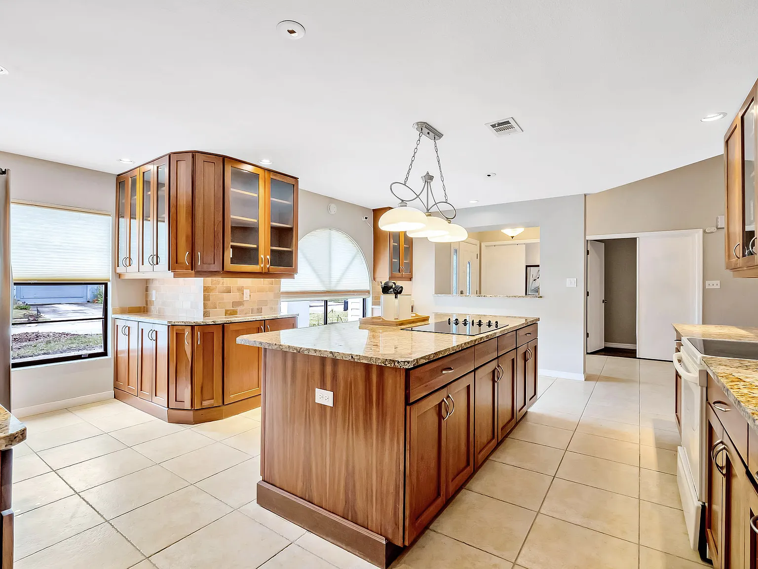 4 bed, 3.0 bath, 2480 sqft, $815 — Photo 4