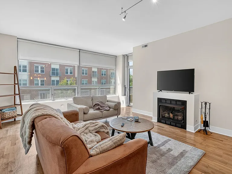 525 Kedzie St — Photo 57