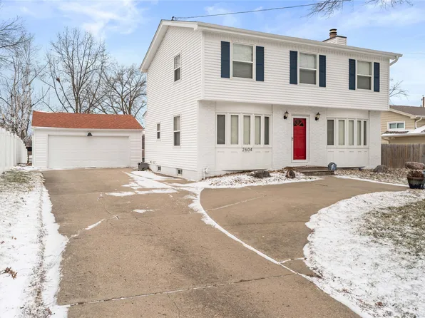 2604 69th St, Urbandale, IA 50322