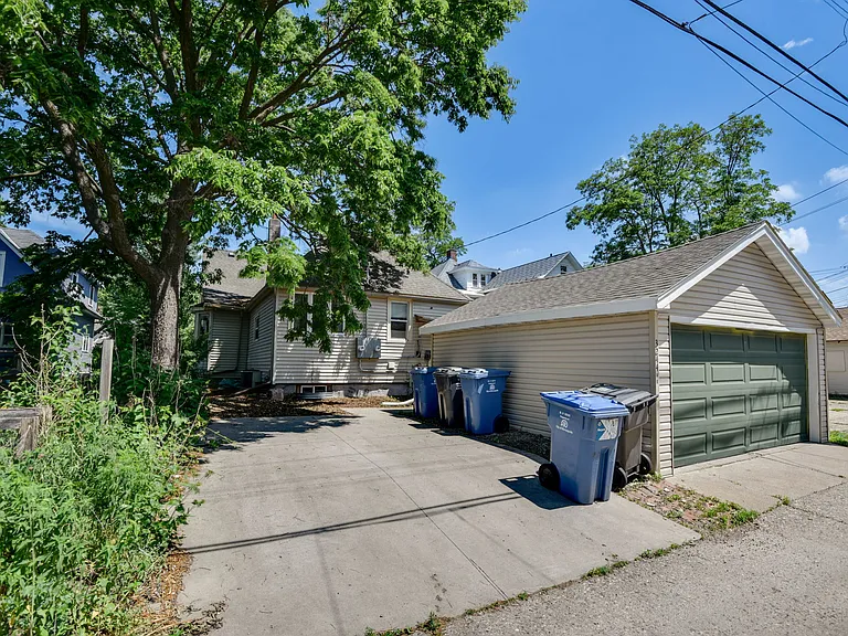3244 Grand Ave S — Photo 25