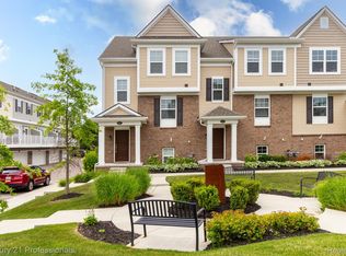 4931 Treeside Ln, Troy, MI 48098