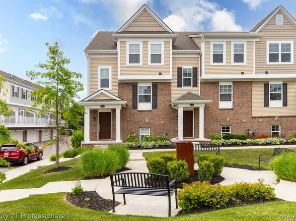 4931 Treeside Ln, Troy, MI 48098