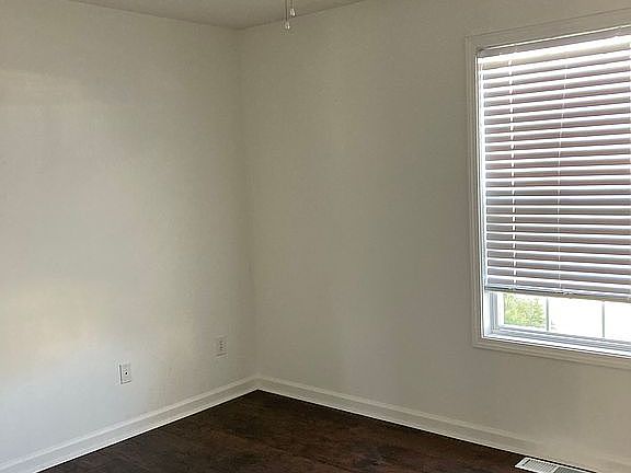 5th image of 616 Hillgreen St