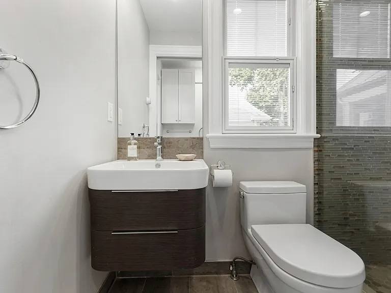 191 Davis Ave — Photo 18