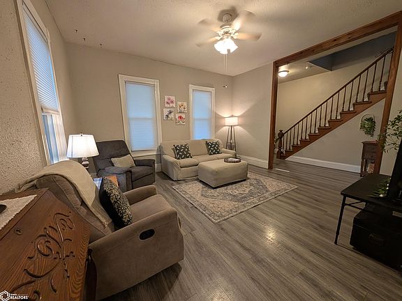 3rd image of 1608 Division St