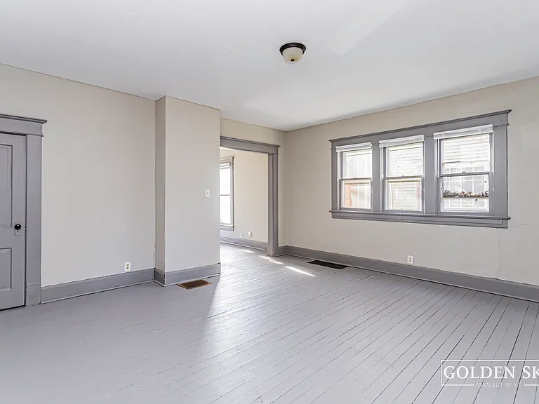 1114 Mourer St — Photo 10