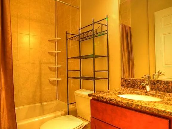 4th image of 214 S Wood St APT 3