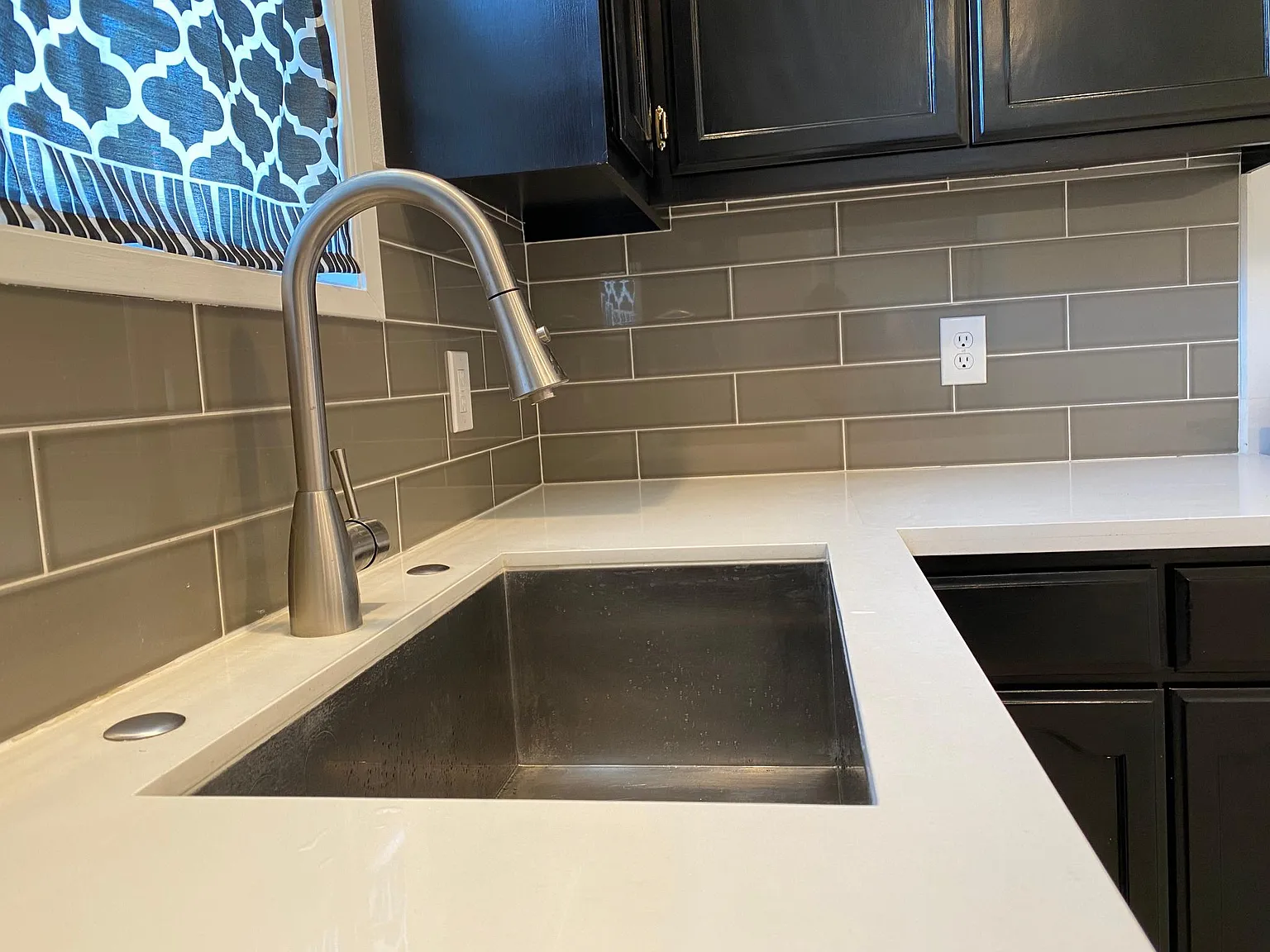 3 bed, 1000 sqft, $3,300 — Photo 3
