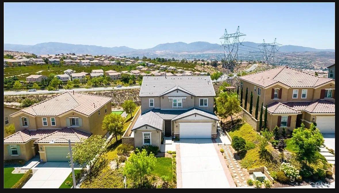 4 bed, 2937 sqft, $4,600 — Photo 3